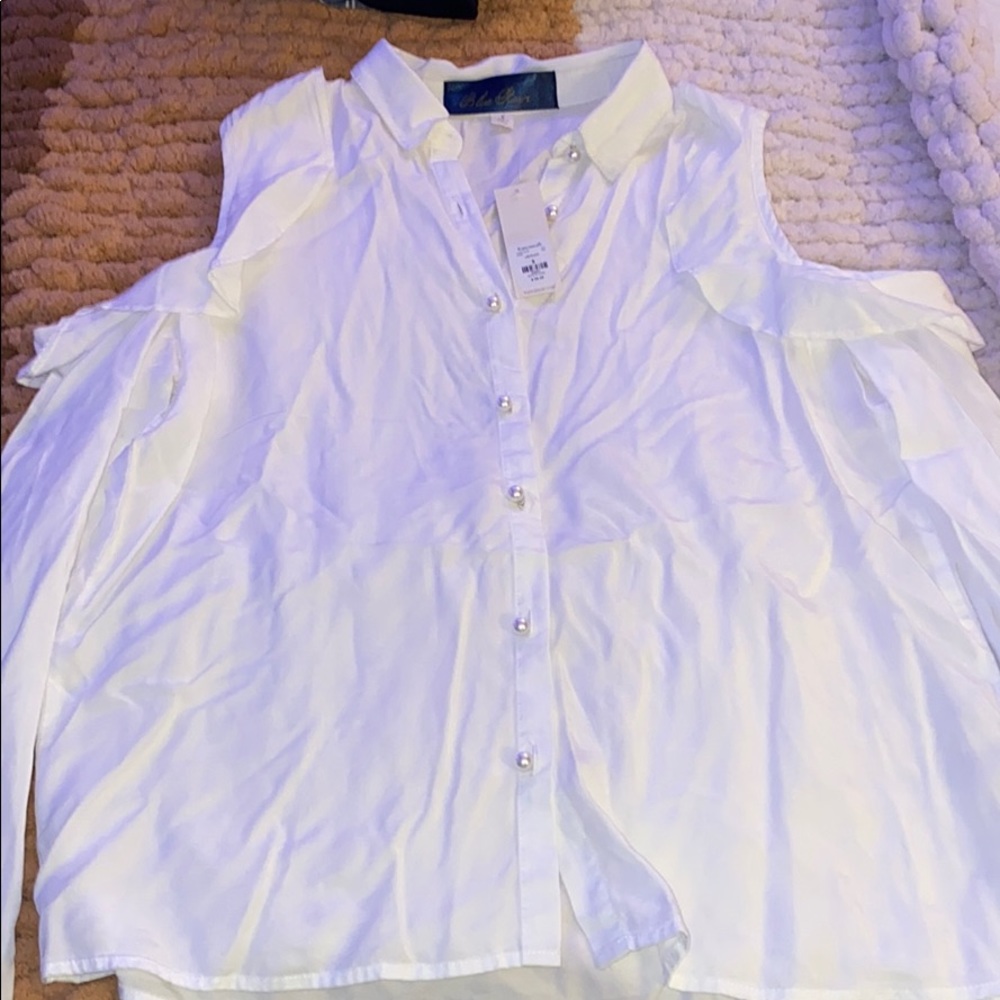 Flowy button up top
